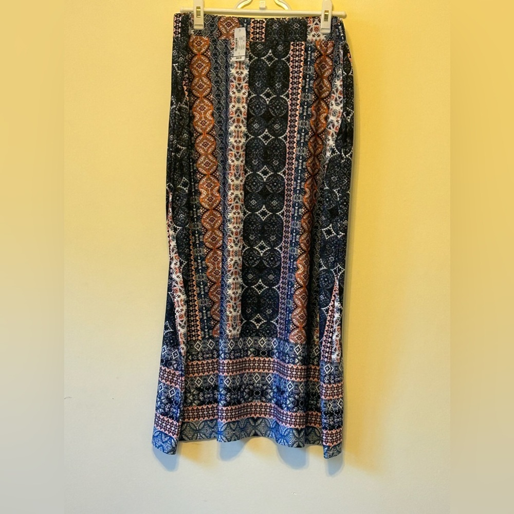 NWT Lightweight Skirt L